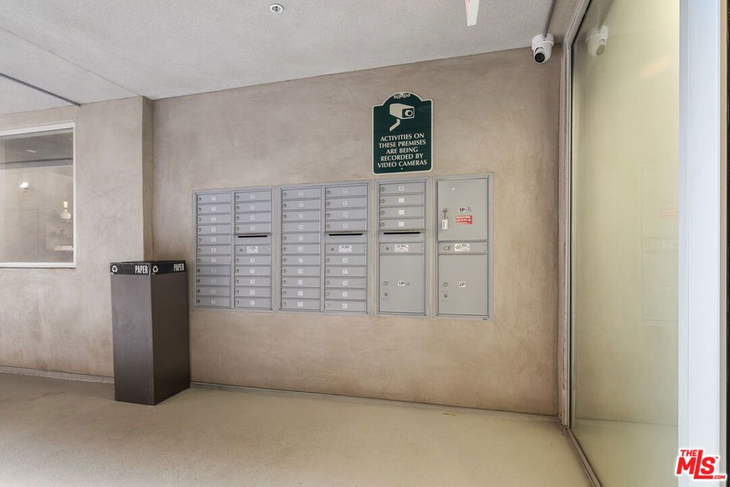 Image 32 of property listing at 6001 Carlton Way 311, Los Angeles, CA 90028