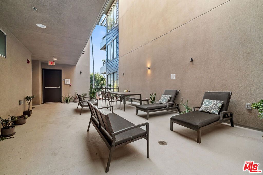 Image 33 of property listing at 6001 Carlton Way 311, Los Angeles, CA 90028