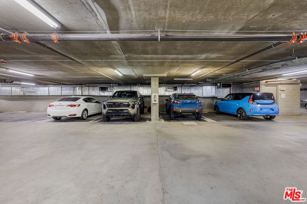 Image 38 of property listing at 6001 Carlton Way 311, Los Angeles, CA 90028