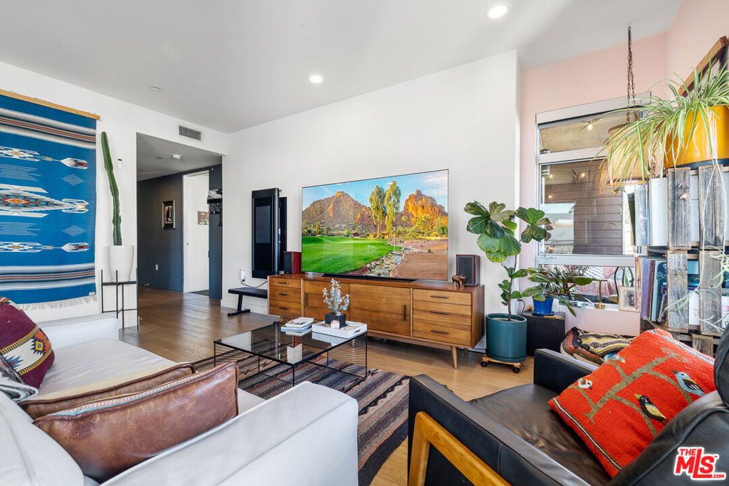 Image 4 of property listing at 6001 Carlton Way 311, Los Angeles, CA 90028