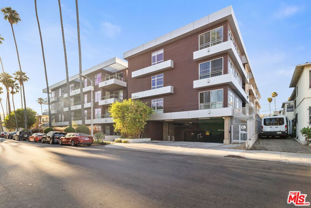 Image 40 of property listing at 6001 Carlton Way 311, Los Angeles, CA 90028