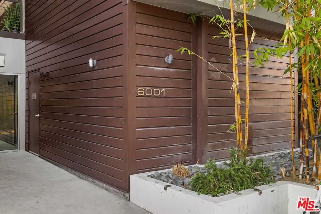 Image 42 of property listing at 6001 Carlton Way 311, Los Angeles, CA 90028
