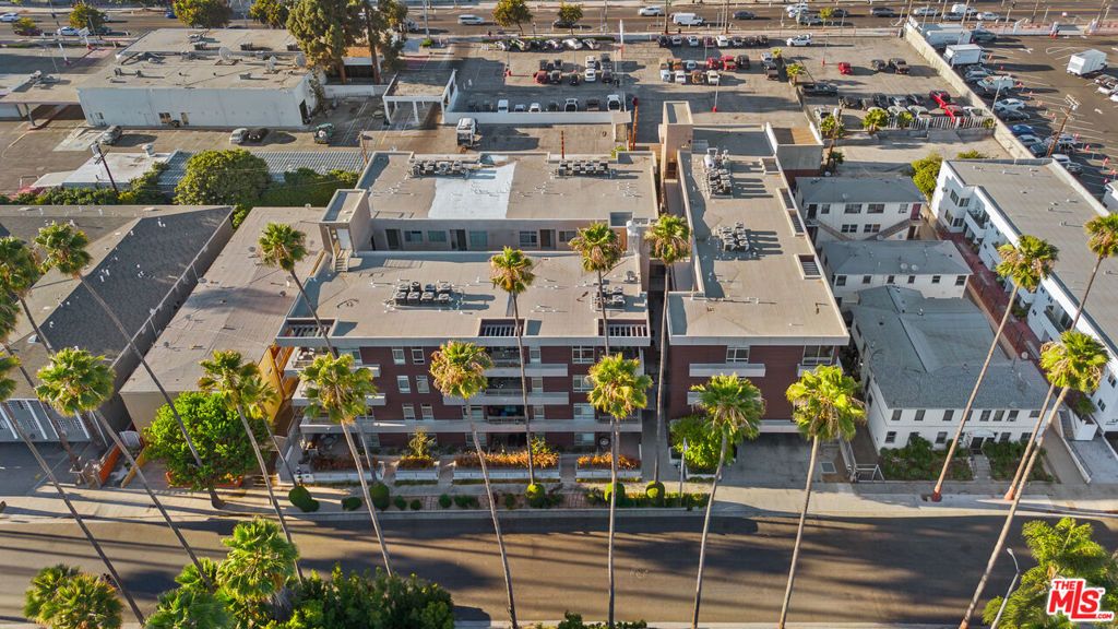 Image 46 of property listing at 6001 Carlton Way 311, Los Angeles, CA 90028