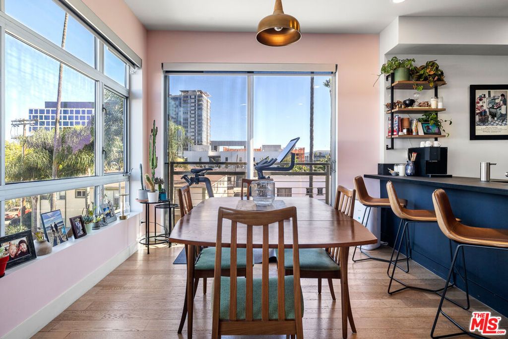 Image 6 of property listing at 6001 Carlton Way 311, Los Angeles, CA 90028