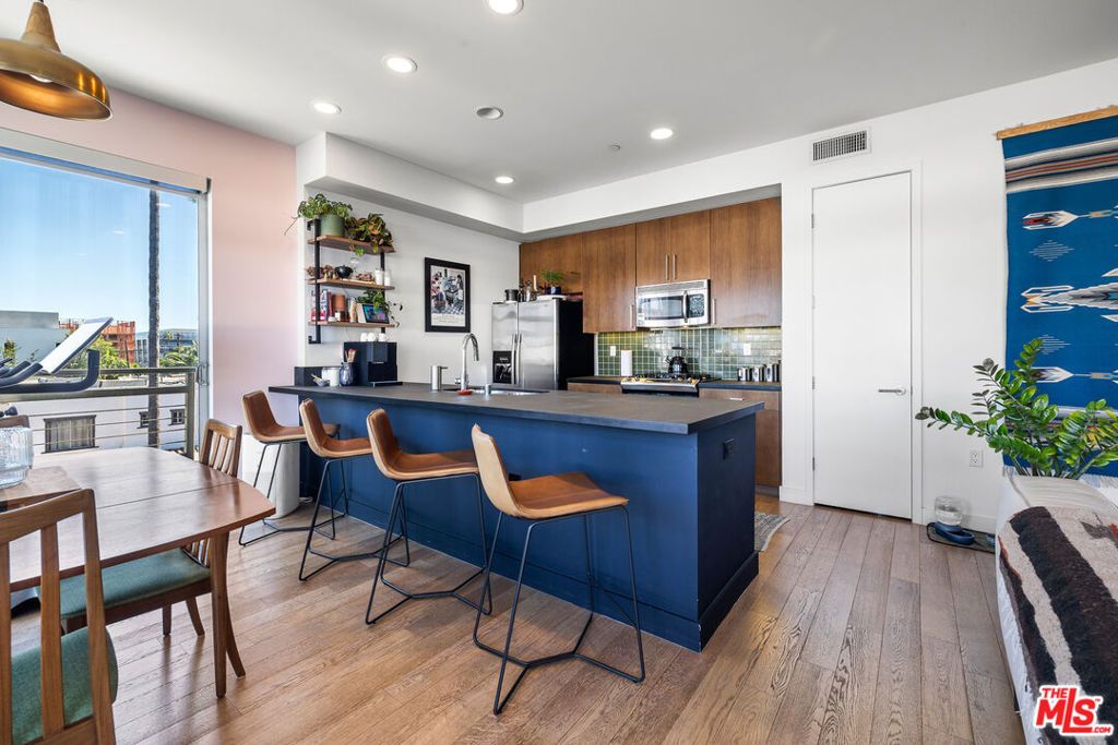 Image 7 of property listing at 6001 Carlton Way 311, Los Angeles, CA 90028