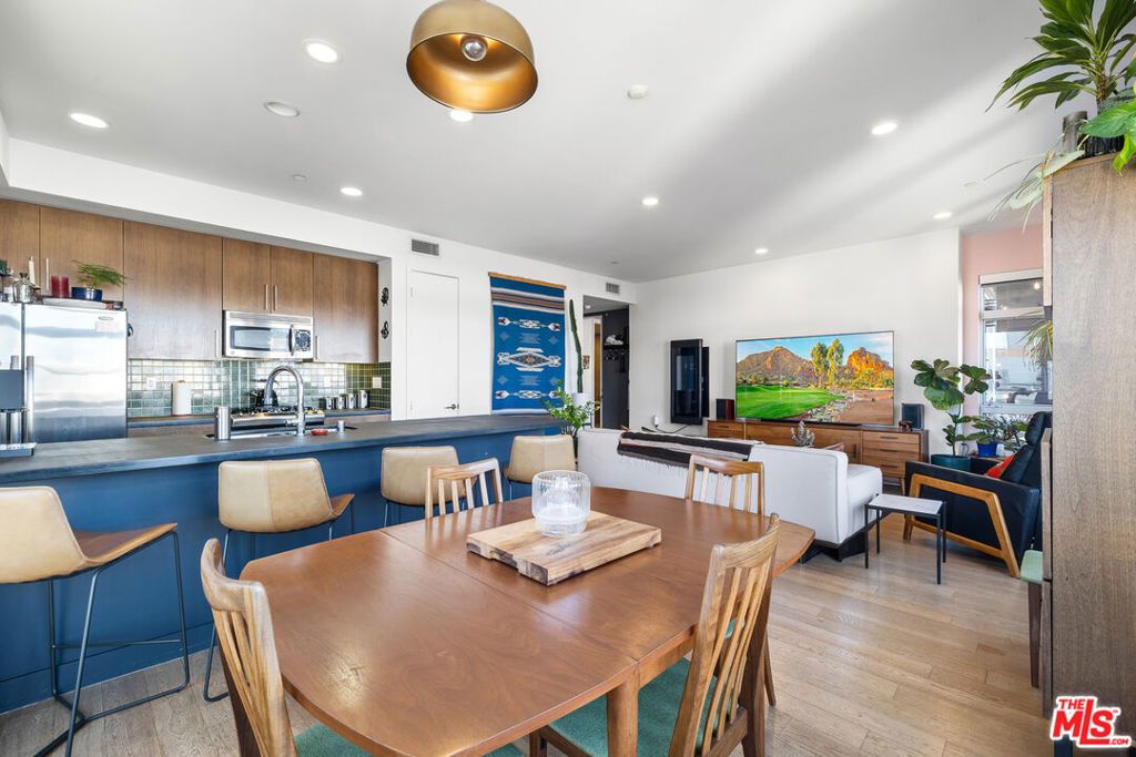 Image 9 of property listing at 6001 Carlton Way 311, Los Angeles, CA 90028