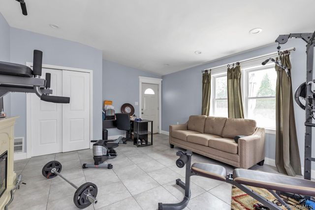 22 Ludlam Street, Huntington Station, NY 11746