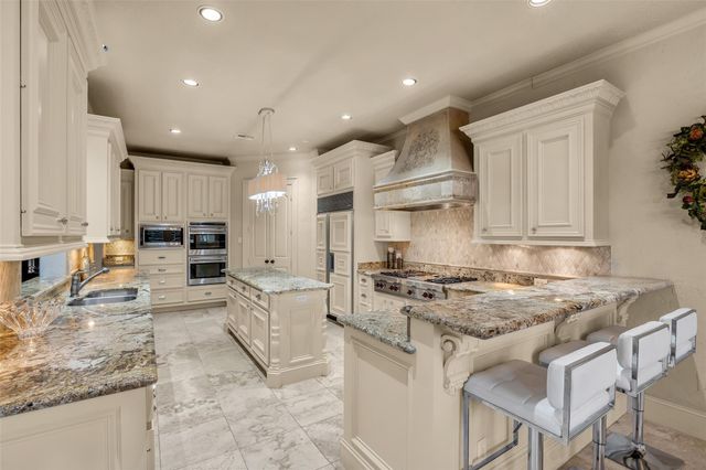 75 S Player Crest Circle, The Woodlands, TX 77382