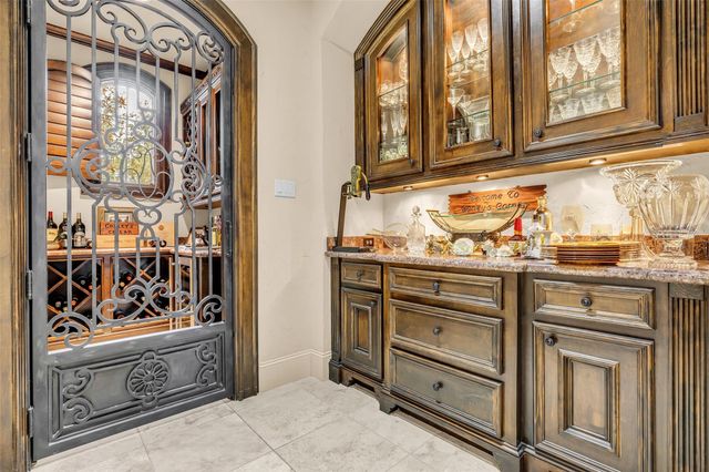 75 S Player Crest Circle, The Woodlands, TX 77382