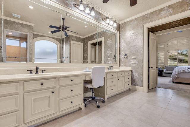 75 S Player Crest Circle, The Woodlands, TX 77382