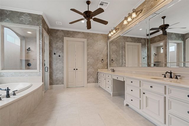 75 S Player Crest Circle, The Woodlands, TX 77382