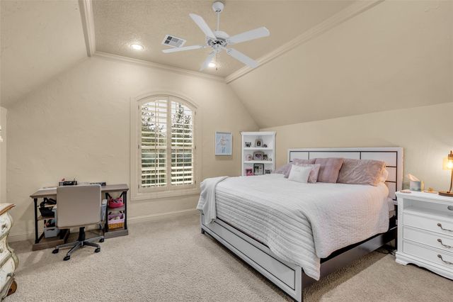 75 S Player Crest Circle, The Woodlands, TX 77382