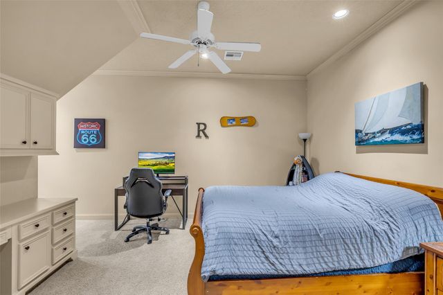 75 S Player Crest Circle, The Woodlands, TX 77382