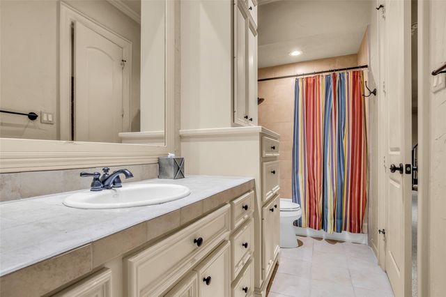 75 S Player Crest Circle, The Woodlands, TX 77382