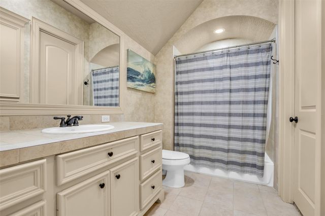 75 S Player Crest Circle, The Woodlands, TX 77382