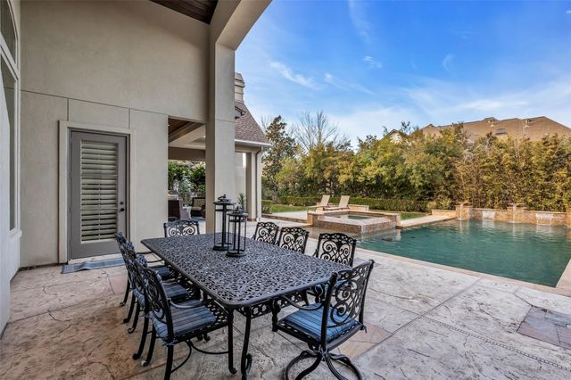 75 S Player Crest Circle, The Woodlands, TX 77382