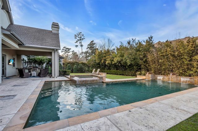 75 S Player Crest Circle, The Woodlands, TX 77382