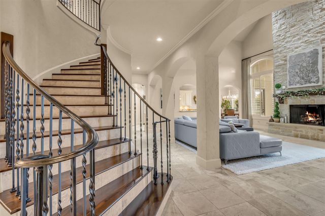 75 S Player Crest Circle, The Woodlands, TX 77382