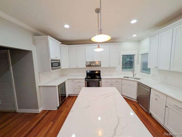 1859 Lonesome Lake Court, Lake Orion, MI 48362