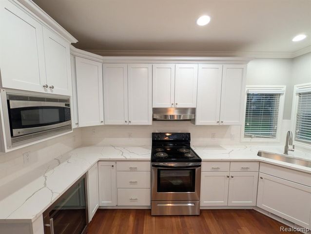1859 Lonesome Lake Court, Lake Orion, MI 48362