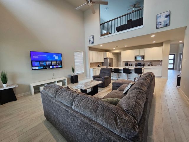 5639 Silverleaf Oak Lane, Houston, TX 77066