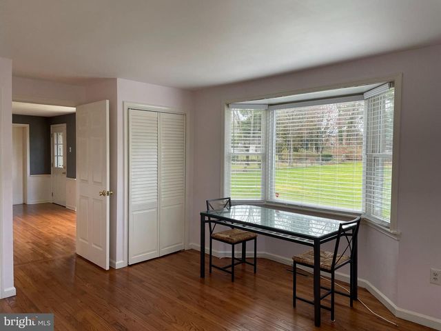 320 EVERGREEN DR, Moorestown, NJ 08057