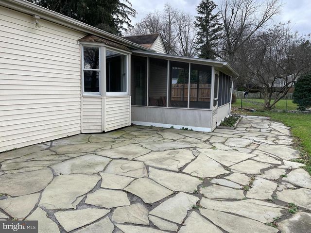 320 EVERGREEN DR, Moorestown, NJ 08057