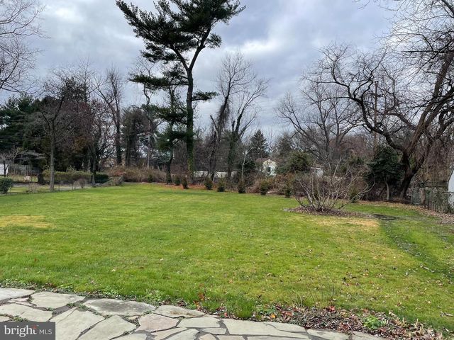 320 EVERGREEN DR, Moorestown, NJ 08057