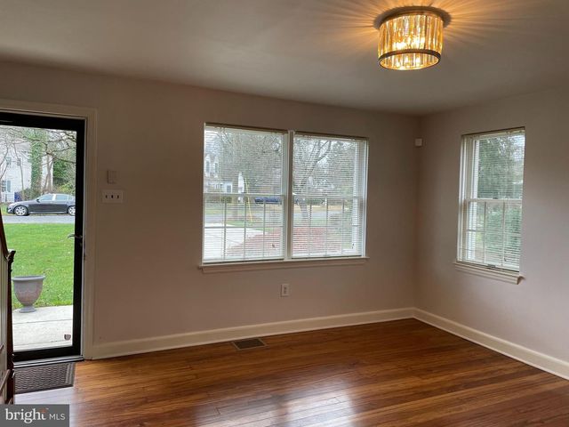 320 EVERGREEN DR, Moorestown, NJ 08057