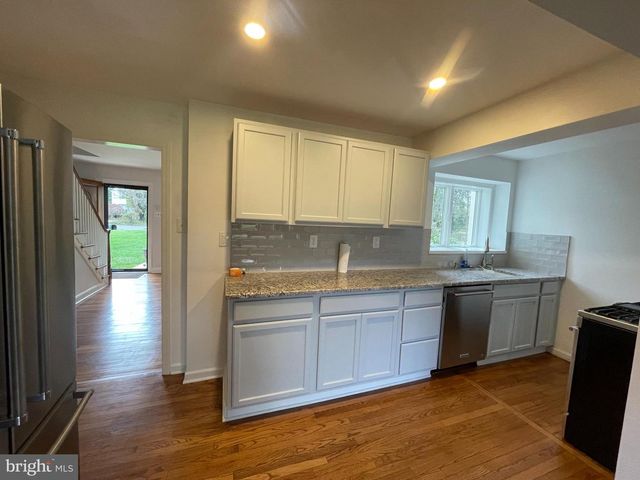 320 EVERGREEN DR, Moorestown, NJ 08057