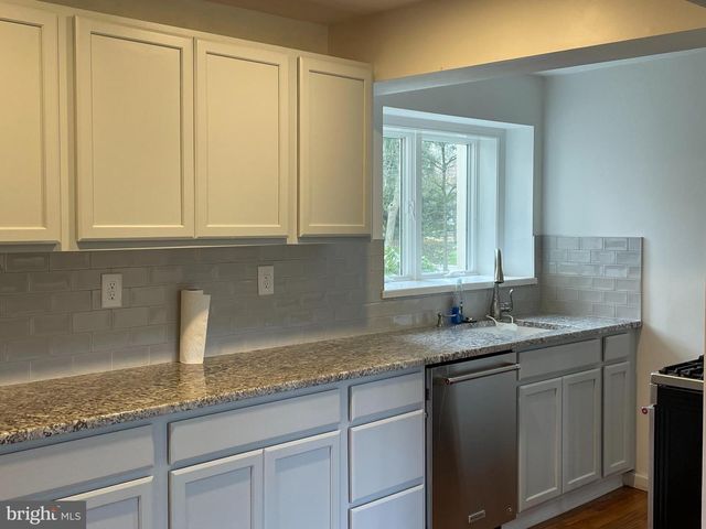 320 EVERGREEN DR, Moorestown, NJ 08057