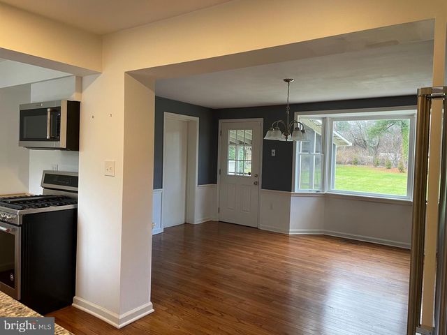 320 EVERGREEN DR, Moorestown, NJ 08057