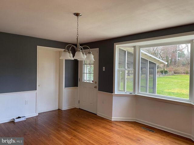320 EVERGREEN DR, Moorestown, NJ 08057