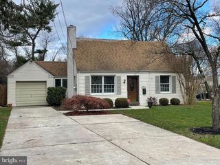 320 EVERGREEN DR, Moorestown, NJ 08057