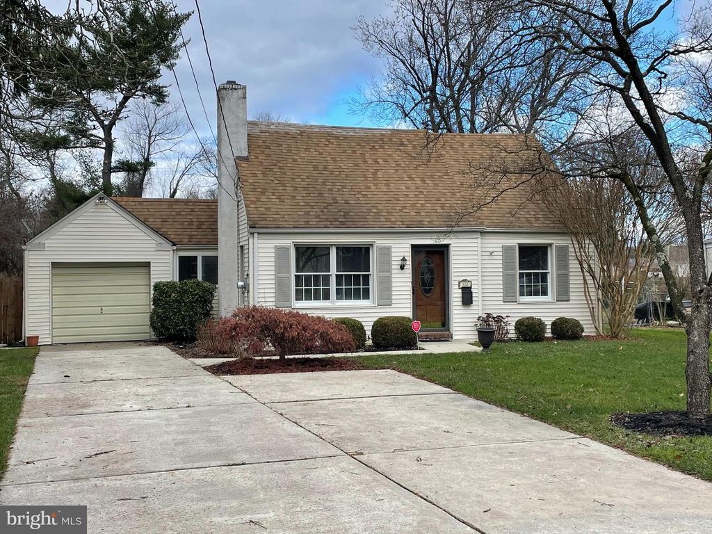 320 EVERGREEN DR, Moorestown, NJ 08057