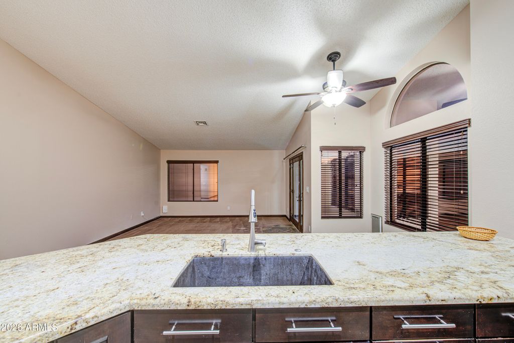 Image 13 of property listing at 14844 S 27TH Way, Phoenix, AZ 85048