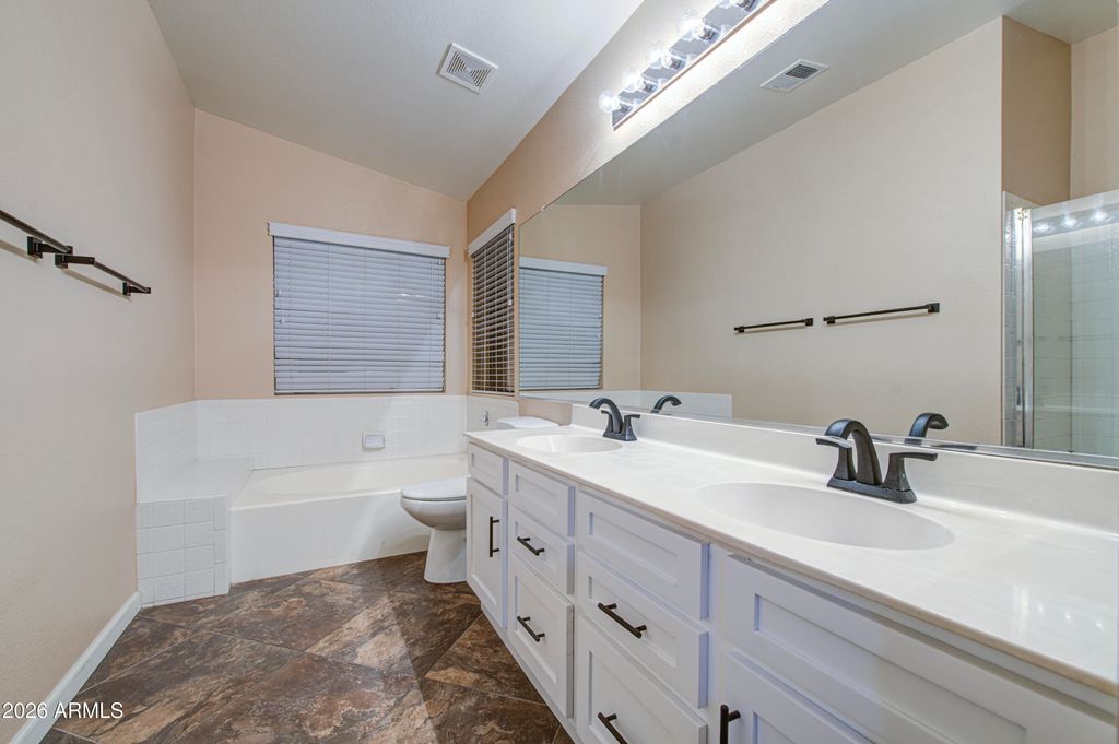Image 24 of property listing at 14844 S 27TH Way, Phoenix, AZ 85048