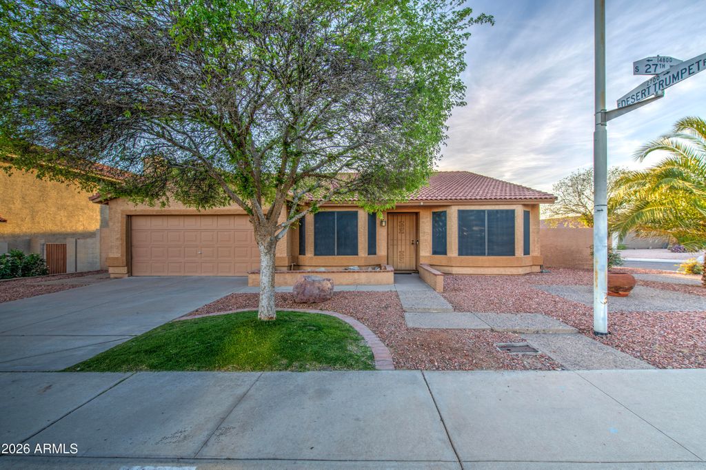 Image 3 of property listing at 14844 S 27TH Way, Phoenix, AZ 85048