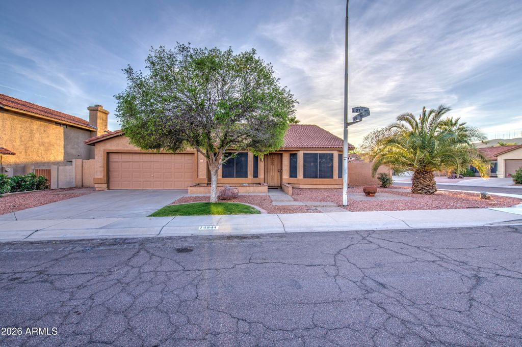Image 5 of property listing at 14844 S 27TH Way, Phoenix, AZ 85048