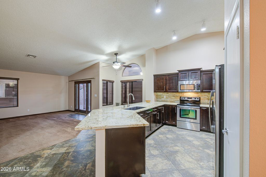 Image 9 of property listing at 14844 S 27TH Way, Phoenix, AZ 85048