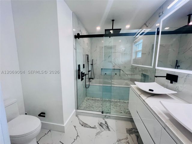 750 SW 98th Ave, Pembroke Pines, FL 33025