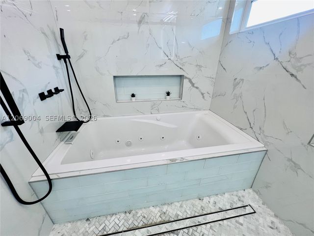 750 SW 98th Ave, Pembroke Pines, FL 33025