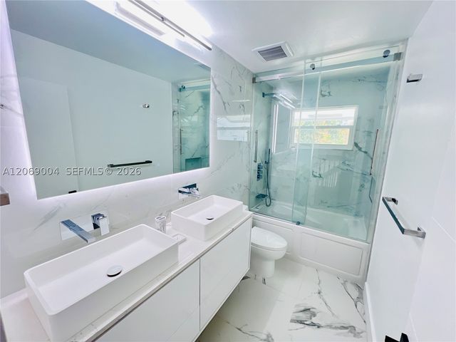 750 SW 98th Ave, Pembroke Pines, FL 33025