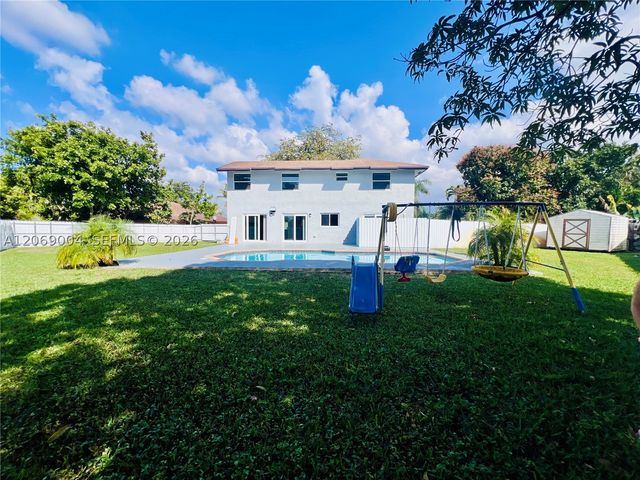 750 SW 98th Ave, Pembroke Pines, FL 33025