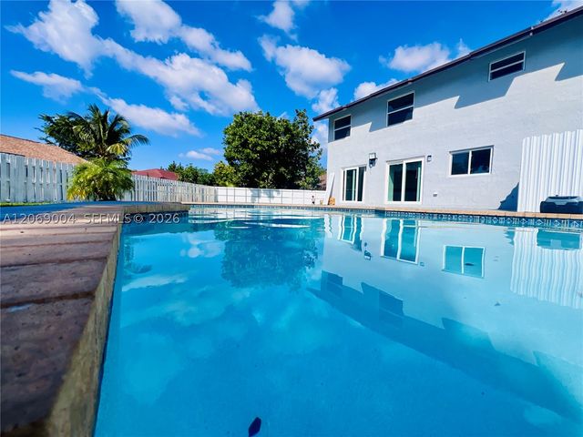 750 SW 98th Ave, Pembroke Pines, FL 33025