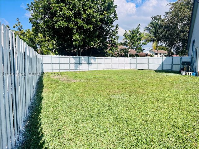 750 SW 98th Ave, Pembroke Pines, FL 33025