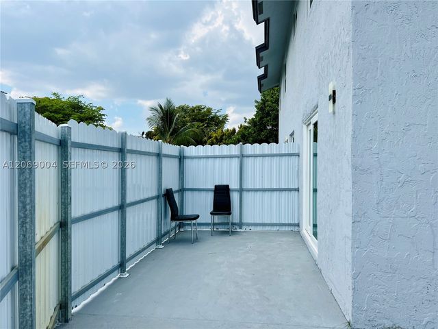 750 SW 98th Ave, Pembroke Pines, FL 33025