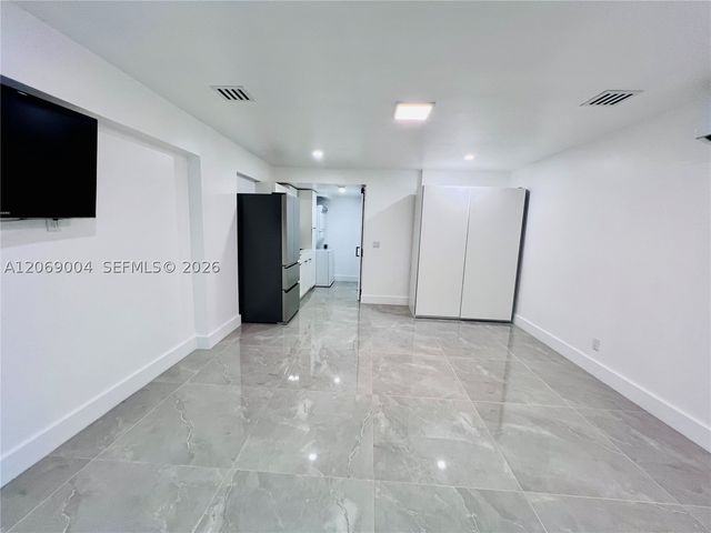 750 SW 98th Ave, Pembroke Pines, FL 33025