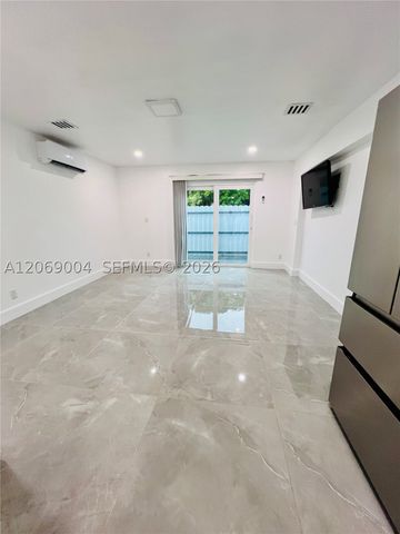 750 SW 98th Ave, Pembroke Pines, FL 33025