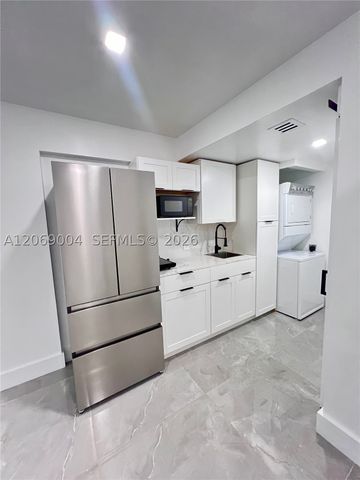 750 SW 98th Ave, Pembroke Pines, FL 33025
